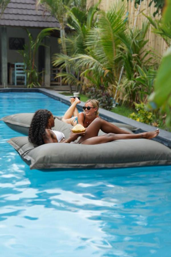 Hôtel Copacabana Gili Air à Mataram Extérieur photo
